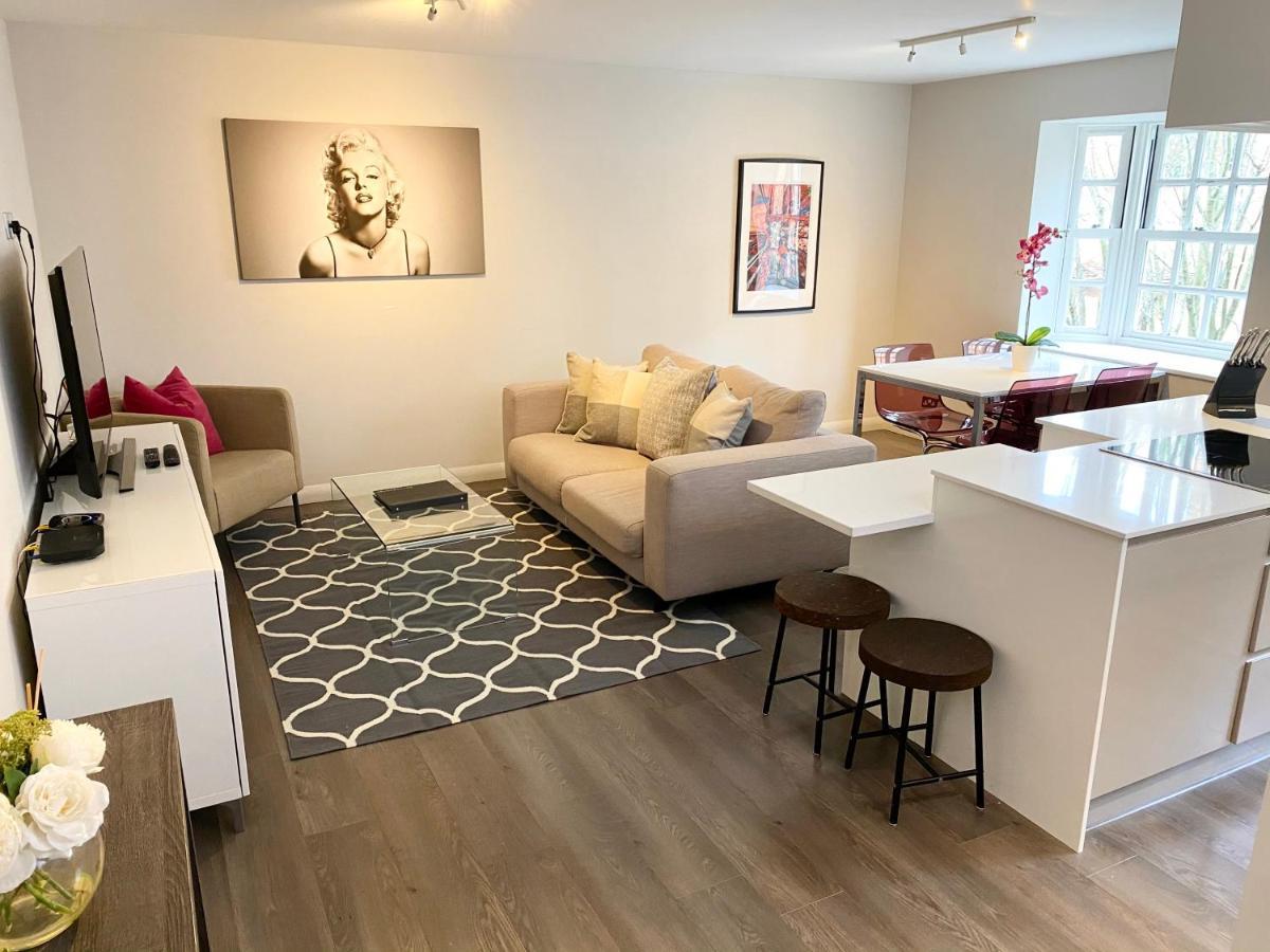 Urban Living's - The Huxley Oxford